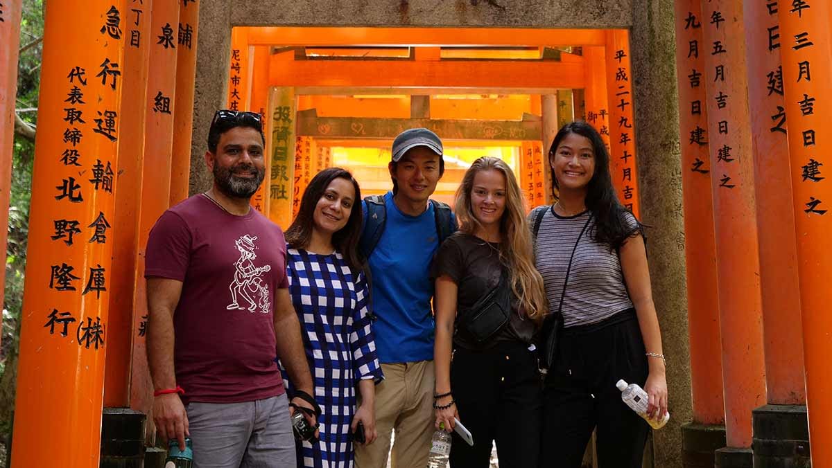 伏見稲荷大社の裏道ハイキングと日本蕎麦ランチ 外国人旅行者が参加の場合は英語でのガイドになります Japan Exploration Tours Jin 仁